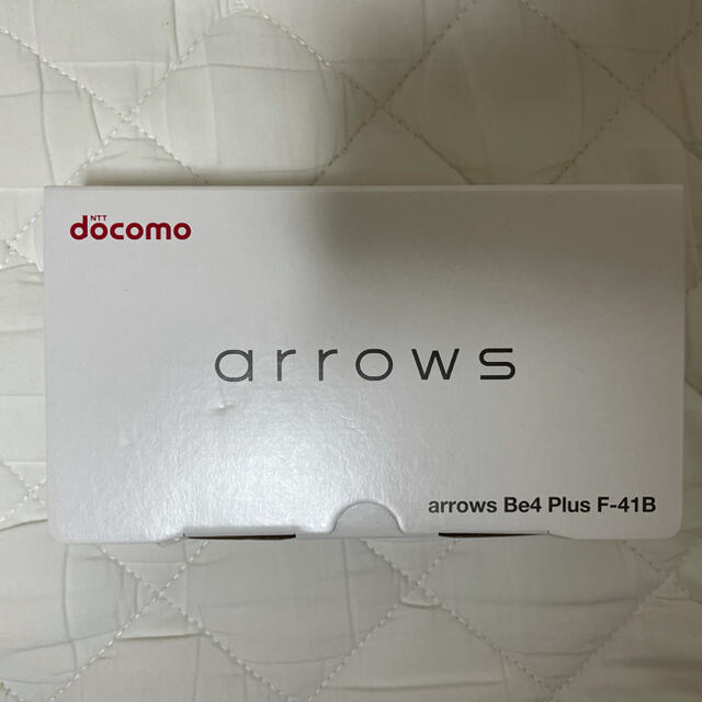 arrows(アローズ)の【完全新品未使用】arrows Be4 Plus F-41B [レッド]  スマホ/家電/カメラのスマートフォン/携帯電話(スマートフォン本体)の商品写真