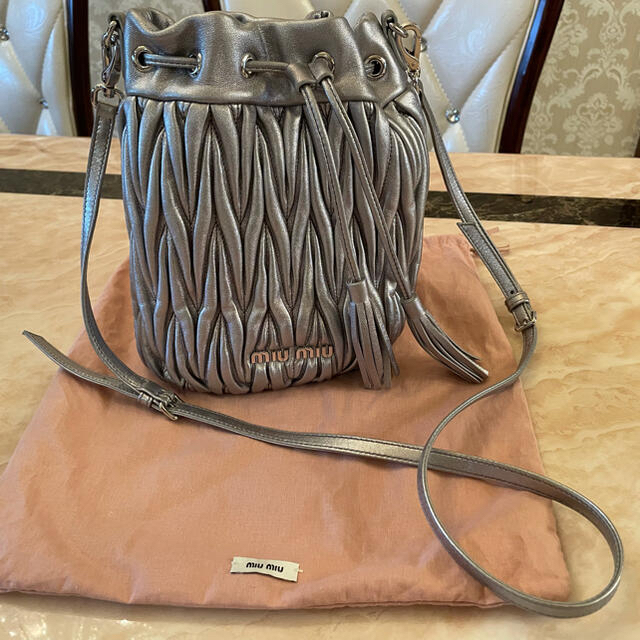 サイズ miumiu バケット ショルダーバッグ(未使用 展示品)の通販 by