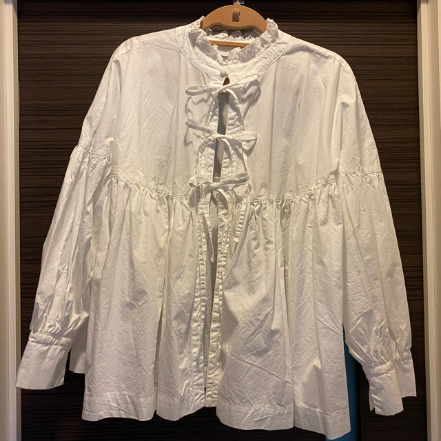 nest Robe(ネストローブ)のネストローブ nest Robe フリルカラーギャザーブラウス レディースのトップス(シャツ/ブラウス(長袖/七分))の商品写真