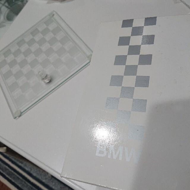 BMW(ビーエムダブリュー)のガラス製 チェス(BMW)非売品 エンタメ/ホビーのテーブルゲーム/ホビー(オセロ/チェス)の商品写真