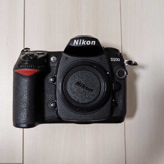 フラグシップNikon D200（ボディ・バッテリー・充電器のみ）