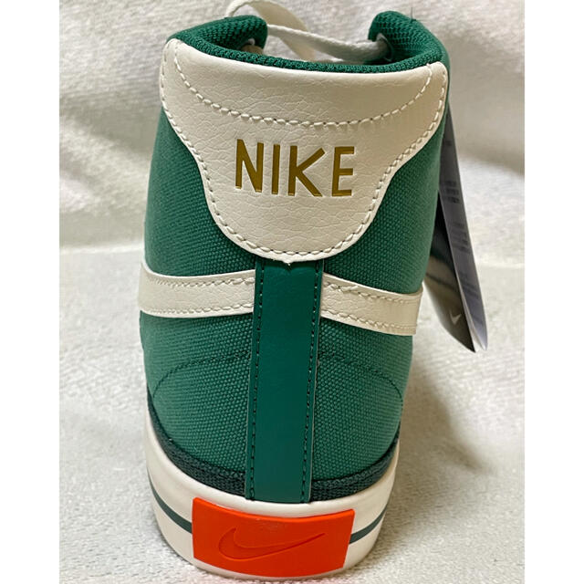 NIKE(ナイキ)のNIKE ナイキ  コート レガシー キャンバス　【新品・未使用】 レディースの靴/シューズ(スニーカー)の商品写真
