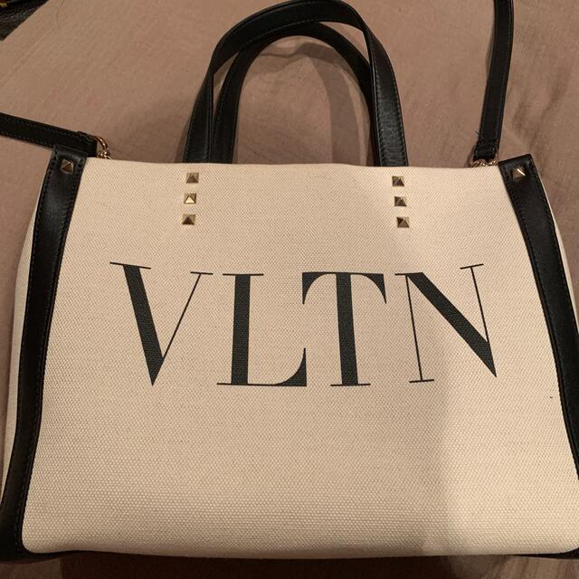 魅力の VALENTINO - VALENTINO キャンバスバッグ ショルダーバッグ