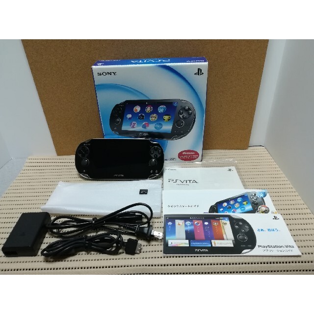 携帯用ゲーム機本体美品　限定版 PlayStation Vita PCH-1100 ＋ソフトセット