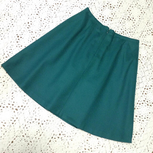 TOMORROWLAND(トゥモローランド)のトゥモローランド綺麗色上質ウールスカート レディースのスカート(ひざ丈スカート)の商品写真