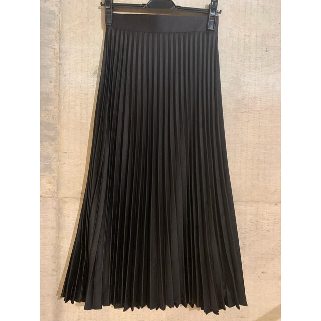 ブラックプリーツスカート レディースのスカート(ロングスカート)の商品写真