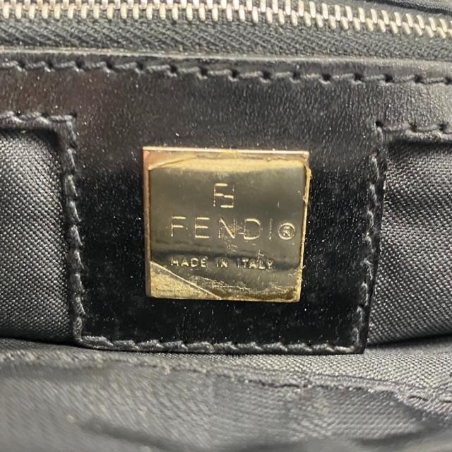 FENDI(フェンディ)のフェンディ ハンドバッグ美品  ズッカ柄 黒 レディースのバッグ(ハンドバッグ)の商品写真