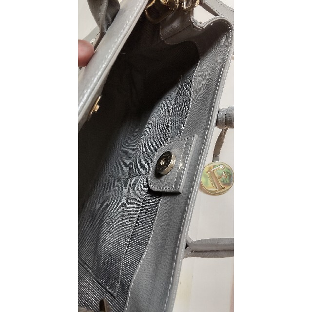 Furla(フルラ)のフルラ　ショルダーバッグ　グレー　ハンドバッグ　肩掛け レディースのバッグ(ショルダーバッグ)の商品写真