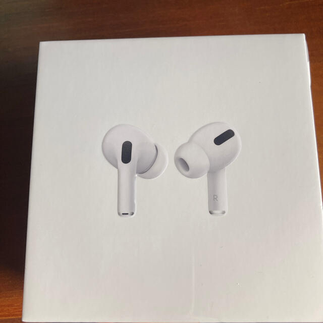 Apple(アップル)の【新品未開封・国内正規品】AirPods Pro（エアポッズ プロ） スマホ/家電/カメラのオーディオ機器(ヘッドフォン/イヤフォン)の商品写真