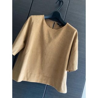 ユニクロ(UNIQLO)のお値下げ✨レディース✨スエード風半袖トップス✨キャメル✨ユニクロ(カットソー(半袖/袖なし))