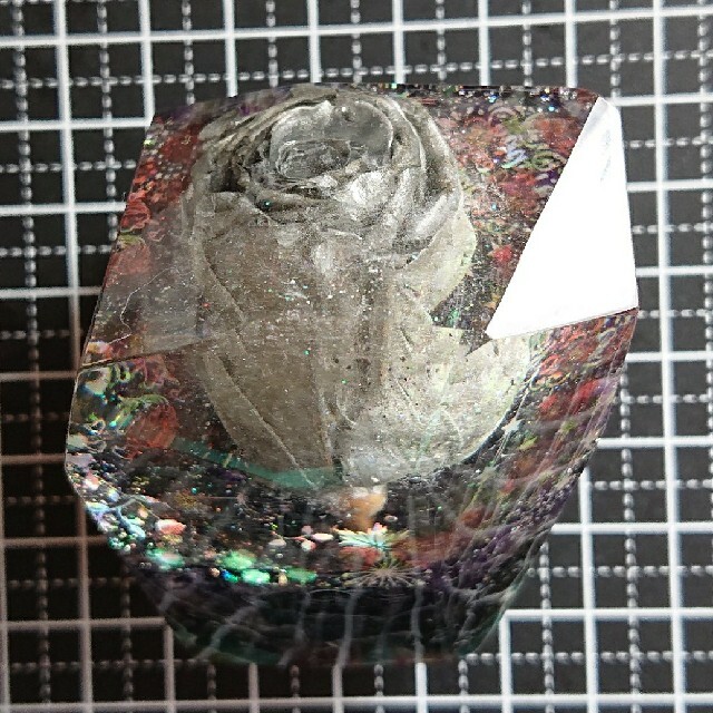 薔薇入り鉱石☆オルゴナイト ハンドメイドのインテリア/家具(インテリア雑貨)の商品写真