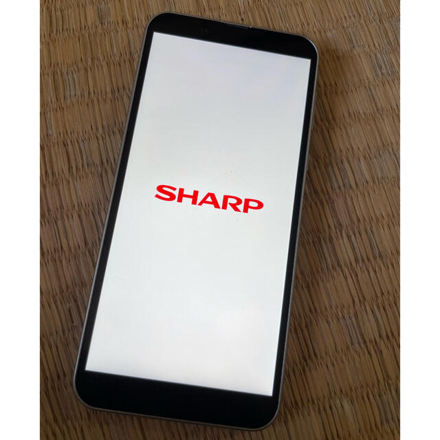 Android One(アンドロイドワン)のSHARP シャープ　Android one シルバー　スマホ　本体 スマホ/家電/カメラのスマートフォン/携帯電話(スマートフォン本体)の商品写真