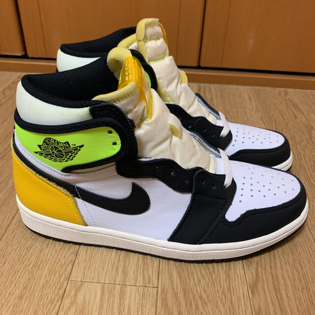 NIKE(ナイキ)のNIKE AIR JORDAN 1 HIGH OG VOLT GOLD メンズの靴/シューズ(スニーカー)の商品写真