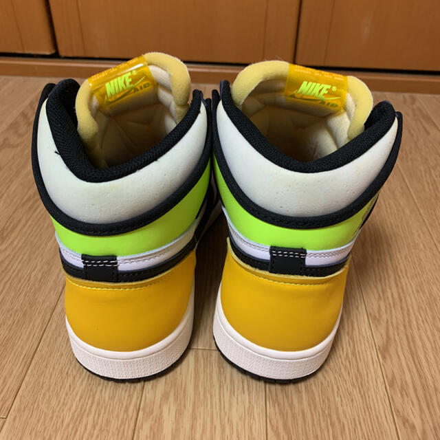 NIKE(ナイキ)のNIKE AIR JORDAN 1 HIGH OG VOLT GOLD メンズの靴/シューズ(スニーカー)の商品写真