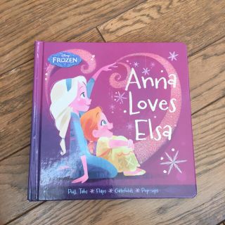 販売終了処分11/15まで* Anna Loves Elsa(洋書)