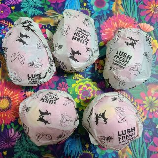 ラッシュ(LUSH)のLUSHラッシュ入浴剤バスボム限定バスソルト廃盤イースターフラミンゴエッグ卵(入浴剤/バスソルト)