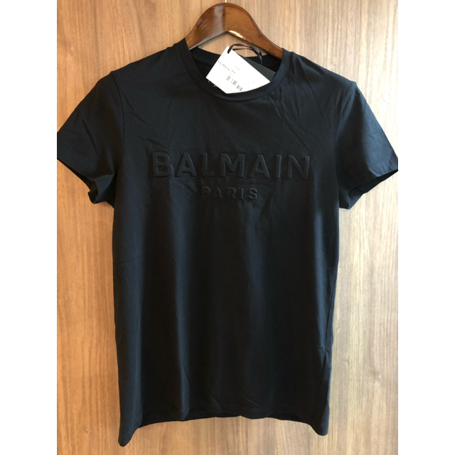 BALMAIN(バルマン)の【BALMAIN】バルマン　エンボスロゴTシャツ　黒　Sサイズ　美品 メンズのトップス(Tシャツ/カットソー(半袖/袖なし))の商品写真