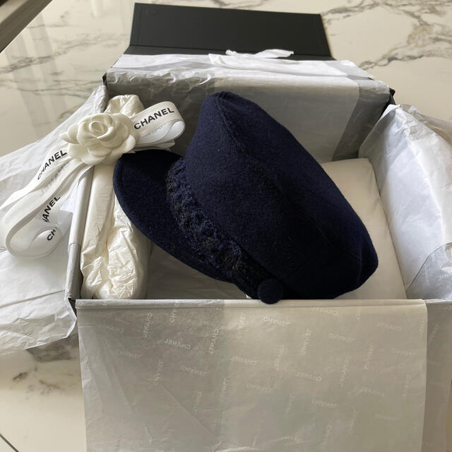 もらって嬉しい出産祝い CHANEL - mauralee定価15万円シャネル