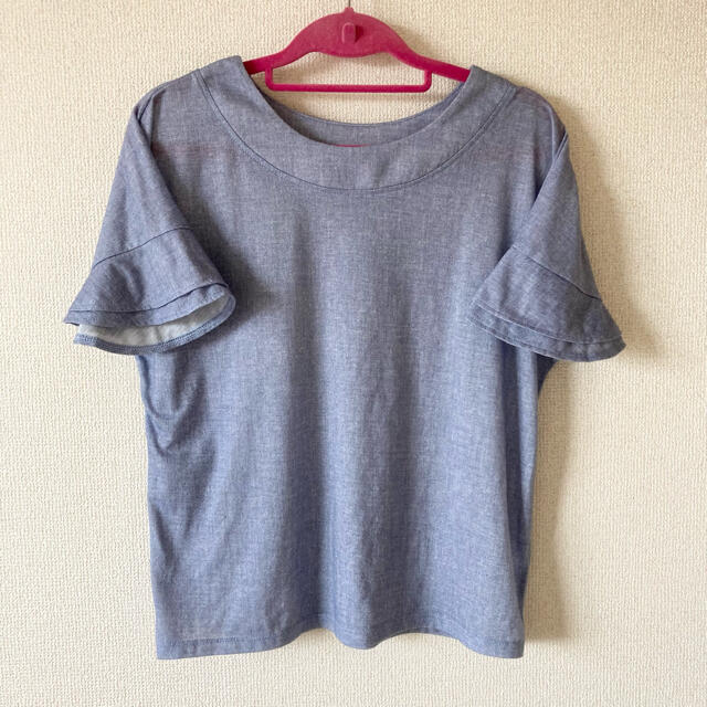 ITS'DEMO(イッツデモ)の【匿名配送】フリル袖　Tシャツ レディースのトップス(Tシャツ(半袖/袖なし))の商品写真