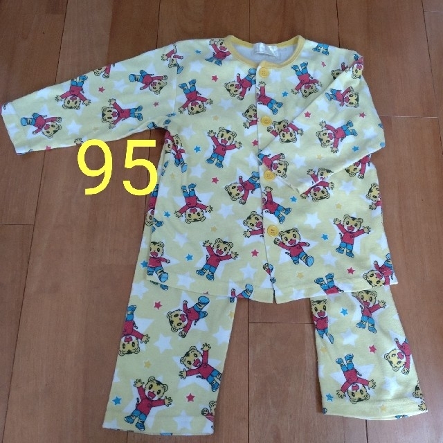 95サイズ春秋向けしまじろうパジャマ キッズ/ベビー/マタニティのキッズ服男の子用(90cm~)(パジャマ)の商品写真