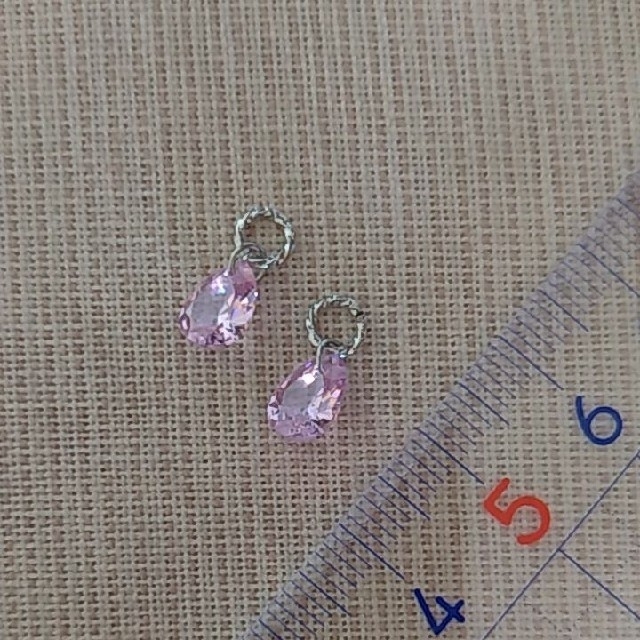 ピンクダイヤカラー　キュービックジルコニア　ピアリングチャーム　tear　綺麗♡ ハンドメイドのアクセサリー(チャーム)の商品写真
