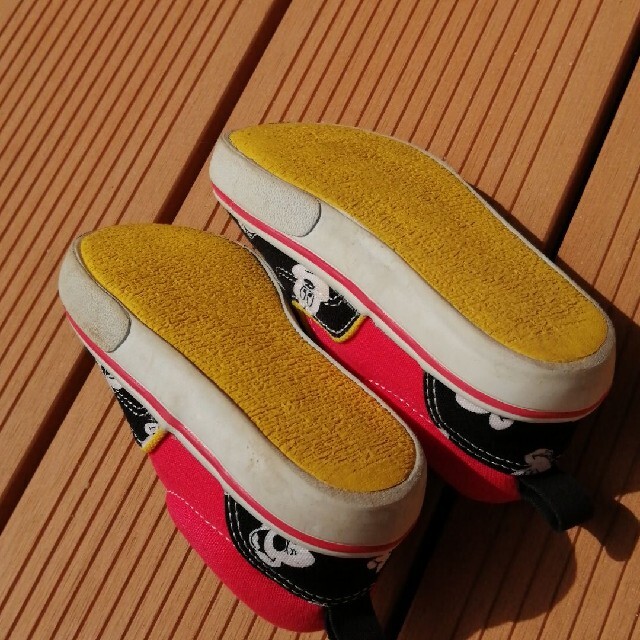 VANS(ヴァンズ)のVANS ミッキー　スリッポン　１６センチ キッズ/ベビー/マタニティのキッズ靴/シューズ(15cm~)(スリッポン)の商品写真