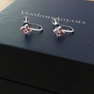 ヴァンドーム青山(Vendome Aoyama) イヤリング(ホワイト/白色系)の