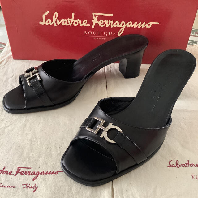 Salvatore Ferragamo(サルヴァトーレフェラガモ)の極美品!フェラガモ シルバーガンチーニ 極上カーフ 24~24.5㎝ レディースの靴/シューズ(サンダル)の商品写真