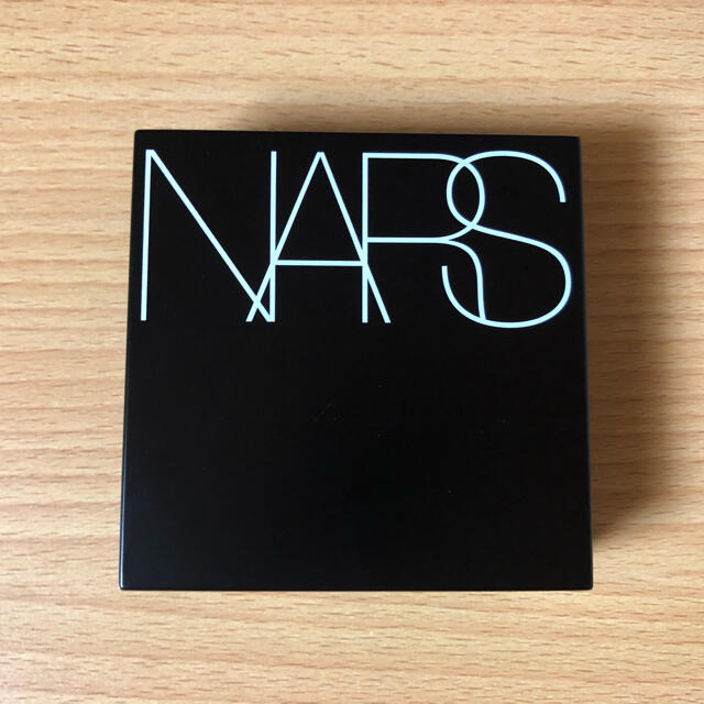 NARS(ナーズ)のNARSナチュラルラディアントロングウェアクッションファンデーション5880 コスメ/美容のベースメイク/化粧品(ファンデーション)の商品写真