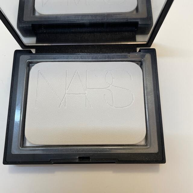 NARS(ナーズ)のNARS ライトリフレクティングセッティングパウダー　プレストN 5894 コスメ/美容のベースメイク/化粧品(フェイスパウダー)の商品写真