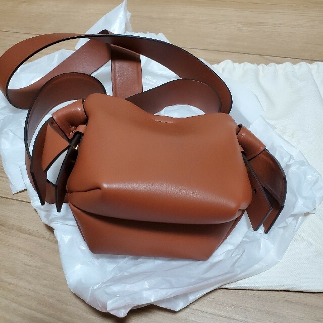 ACNE(アクネ)の「新品未使用」acnestudious musubi マイクロサイズ レディースのバッグ(ショルダーバッグ)の商品写真