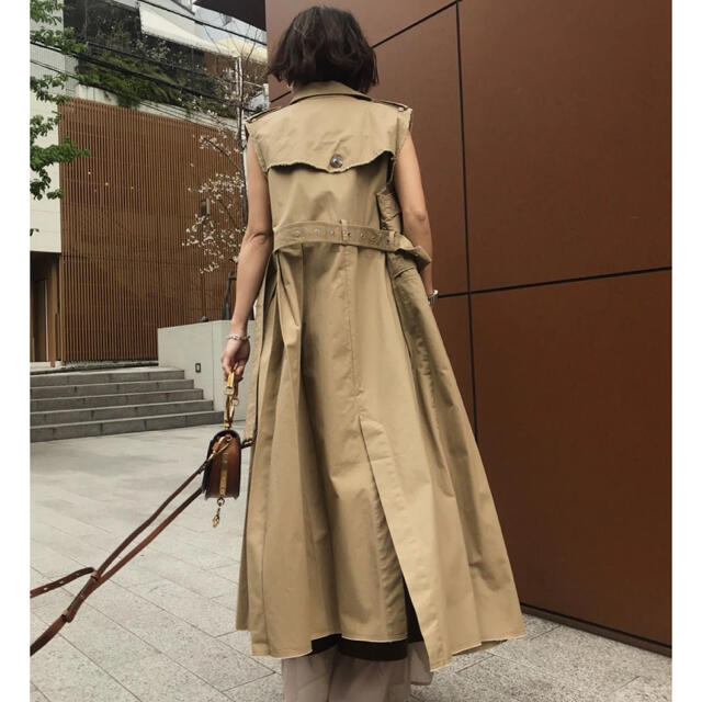 Ameri VINTAGE(アメリヴィンテージ)のAMERI vintage CUT OFF TRENCH VEST トレンチ レディースのワンピース(ロングワンピース/マキシワンピース)の商品写真