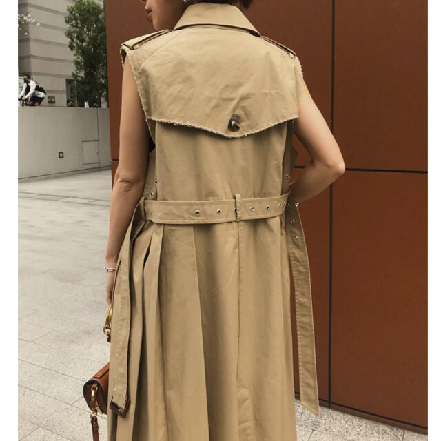 Ameri VINTAGE(アメリヴィンテージ)のAMERI vintage CUT OFF TRENCH VEST トレンチ レディースのワンピース(ロングワンピース/マキシワンピース)の商品写真