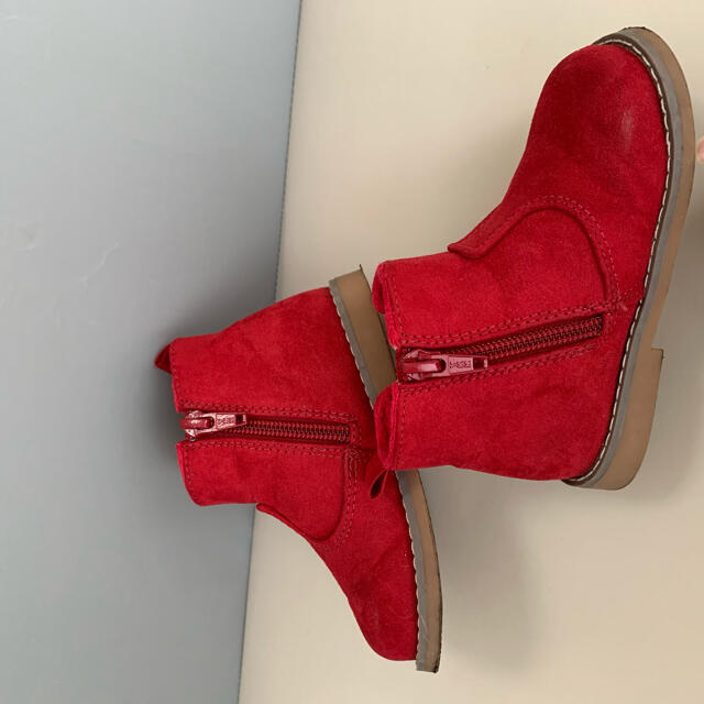 H&M キッズ ベビー ブーツ 赤 スウェード 14.0センチ キッズ/ベビー/マタニティのベビー靴/シューズ(~14cm)(ブーツ)の商品写真