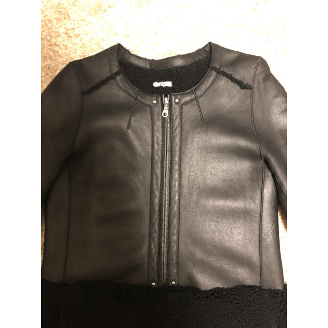 IENA(イエナ)のIENA 羊革 ノーカラー切替コート ブラック レディースのジャケット/アウター(ムートンコート)の商品写真