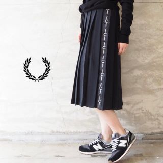 フレッドペリー(FRED PERRY)の【期間限定値下げ中】FRED PERRY スカート　(ひざ丈スカート)