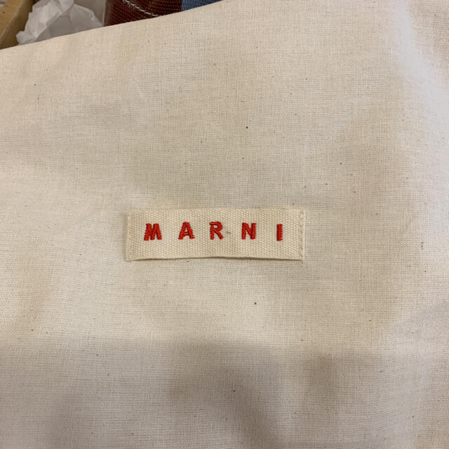 Marni(マルニ)の【新品タグ付き】マルニ　グロッシーグリップ　トートバッグ レディースのバッグ(トートバッグ)の商品写真