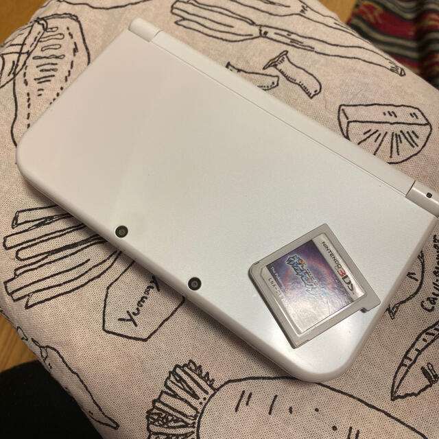 ニンテンドー2DS(ニンテンドー2DS)の3DS 本体　ポケットモンスター　ムーン エンタメ/ホビーのゲームソフト/ゲーム機本体(携帯用ゲーム機本体)の商品写真