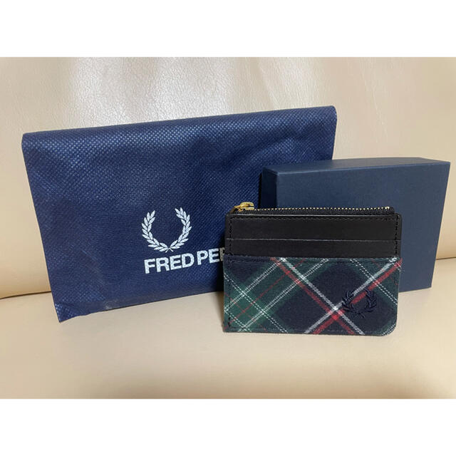 FRED PERRY(フレッドペリー)の フレッドペリー　カードホルダー　パスケース　小銭入れ レディースのファッション小物(パスケース/IDカードホルダー)の商品写真