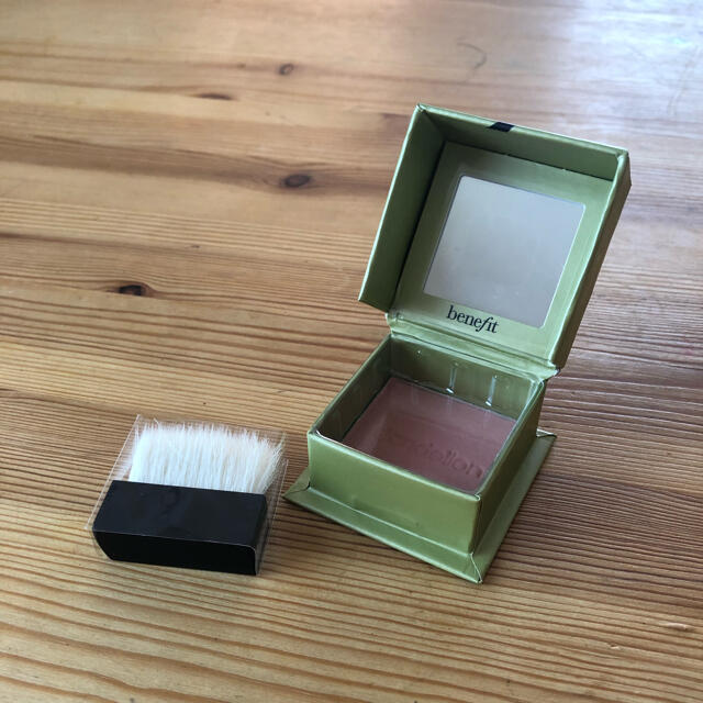 Benefit(ベネフィット)のbenefit dandelion フェイスパウダーミニ コスメ/美容のベースメイク/化粧品(フェイスパウダー)の商品写真