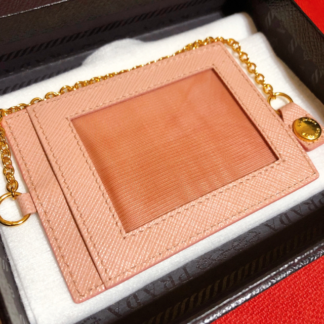PRADA(プラダ)のPRADA プラダ　カードケース　定期入れ　パスケース　ピンク　ゴールド レディースのファッション小物(名刺入れ/定期入れ)の商品写真