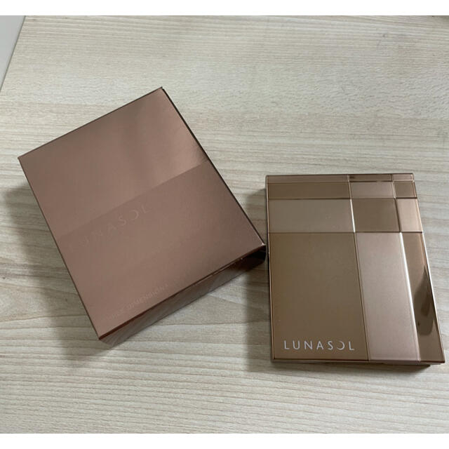 LUNASOL(ルナソル)のルナソル　スリーディメンショナルアイズ02 soft beige コスメ/美容のベースメイク/化粧品(アイシャドウ)の商品写真