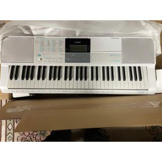 カシオ(CASIO)の電子ピアノ　　LK－516(電子ピアノ)