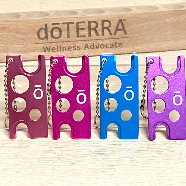 遮光 ドテラ  ロゴ入り　内蓋オープナー 小分け瓶2ml 10本　doTERRA コスメ/美容のリラクゼーション(エッセンシャルオイル（精油）)の商品写真