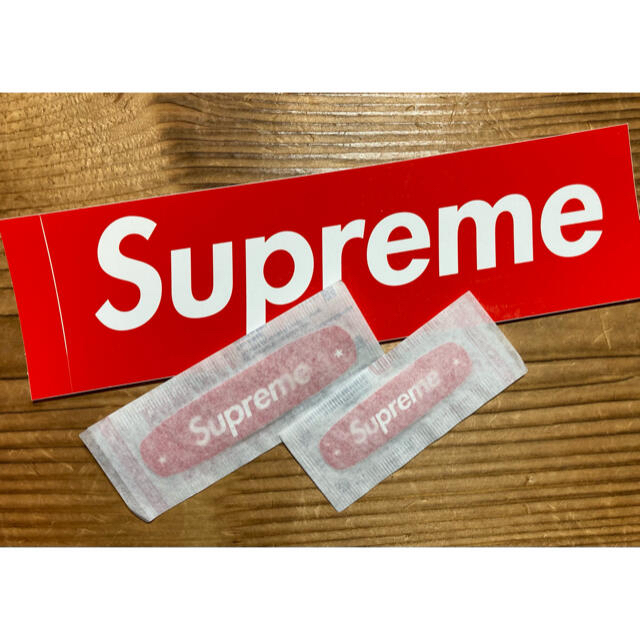 Supreme(シュプリーム)のsupreme バンドエイド 大・小セット（ステッカーは含みません） メンズのファッション小物(その他)の商品写真