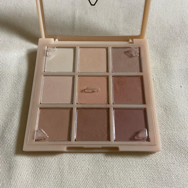 3ce(スリーシーイー)の3CE MULTI EYE COLOR PALETTE #DEAR NUDE コスメ/美容のベースメイク/化粧品(アイシャドウ)の商品写真