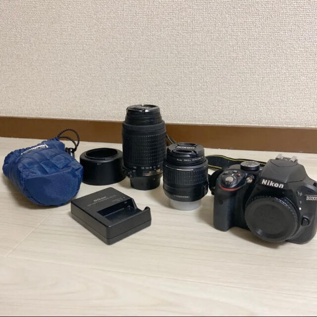 Nikon D3300 ダブルズームキット　充電器、レンズフード、ケース付き