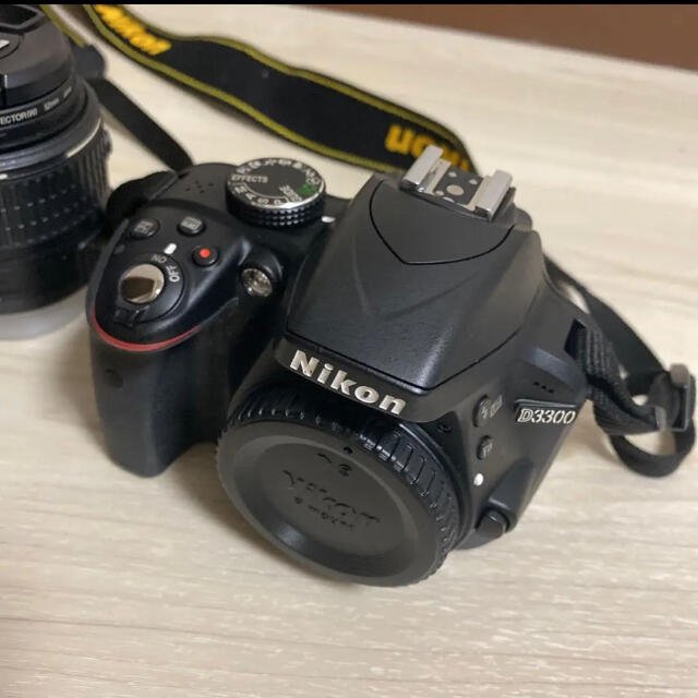 Nikon(ニコン)のNikon D3300 ダブルズームキット　充電器、レンズフード、ケース付き スマホ/家電/カメラのカメラ(デジタル一眼)の商品写真