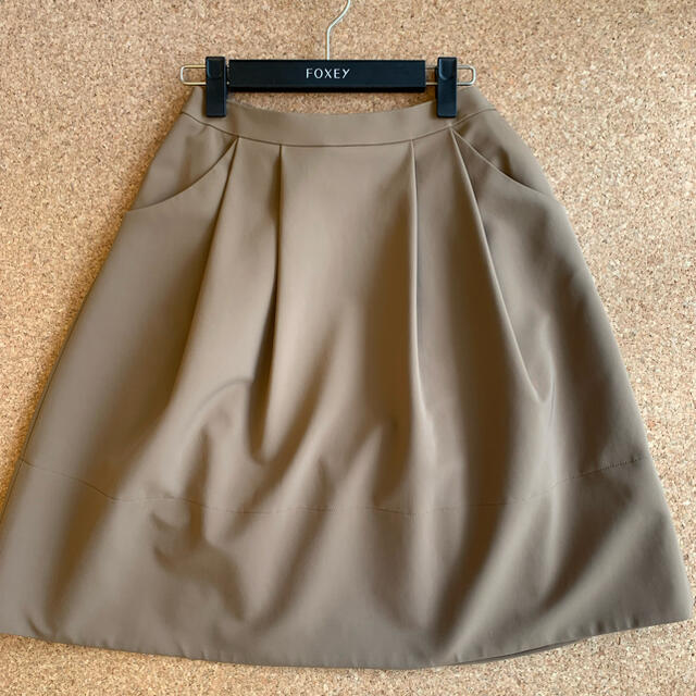 M-premier(エムプルミエ)の♡M-PREMIER BLACKエムプルミエ　スカート  キャラメル♡ レディースのスカート(ひざ丈スカート)の商品写真