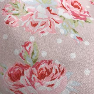 ローラアシュレイ(LAURA ASHLEY)の〈専用〉 ローラアシュレイ生地　フローラルスポット(生地/糸)